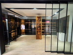 Cánh kính tủ rượu phong cách Châu Âu